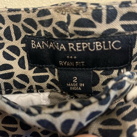 Banana Republic Ryan Fit geometric print shorts - Picture 3 of 11